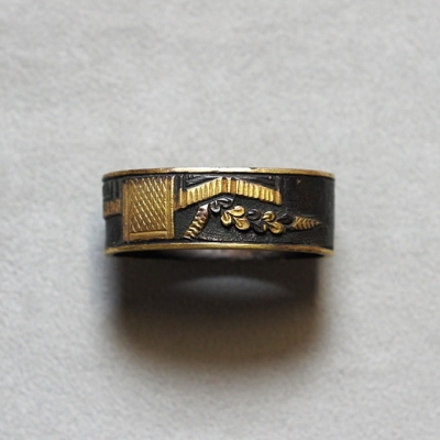 Fuchi Kashira, Pflanzen hinter einem Zaun