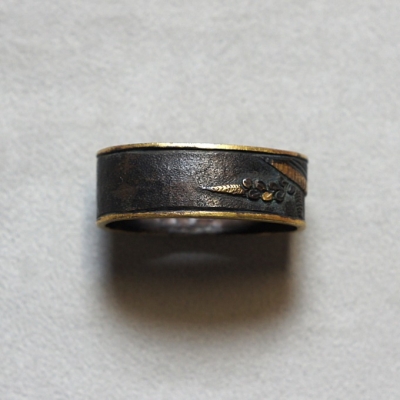 Fuchi Kashira, Pflanzen hinter einem Zaun