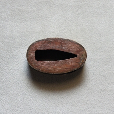 Fuchi Kashira, Pflanzen hinter einem Zaun