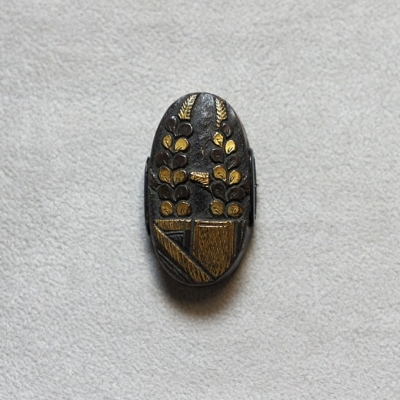 Fuchi Kashira, Pflanzen hinter einem Zaun